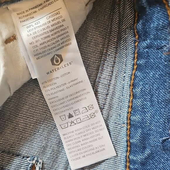 Levi Strauss denim shorts Size 8 - Picture 2 of 10